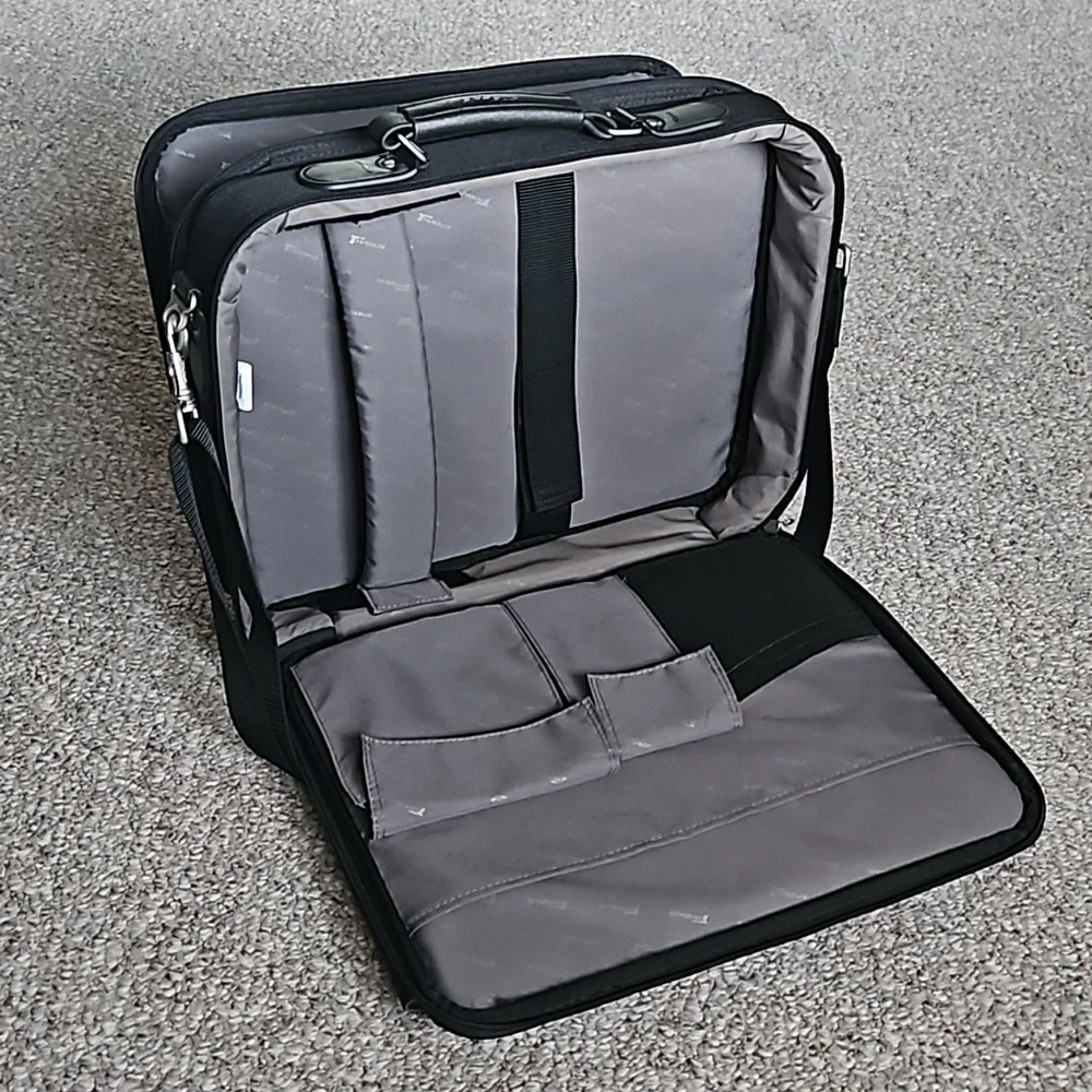 Targus Brief Case Lap Top Bag.